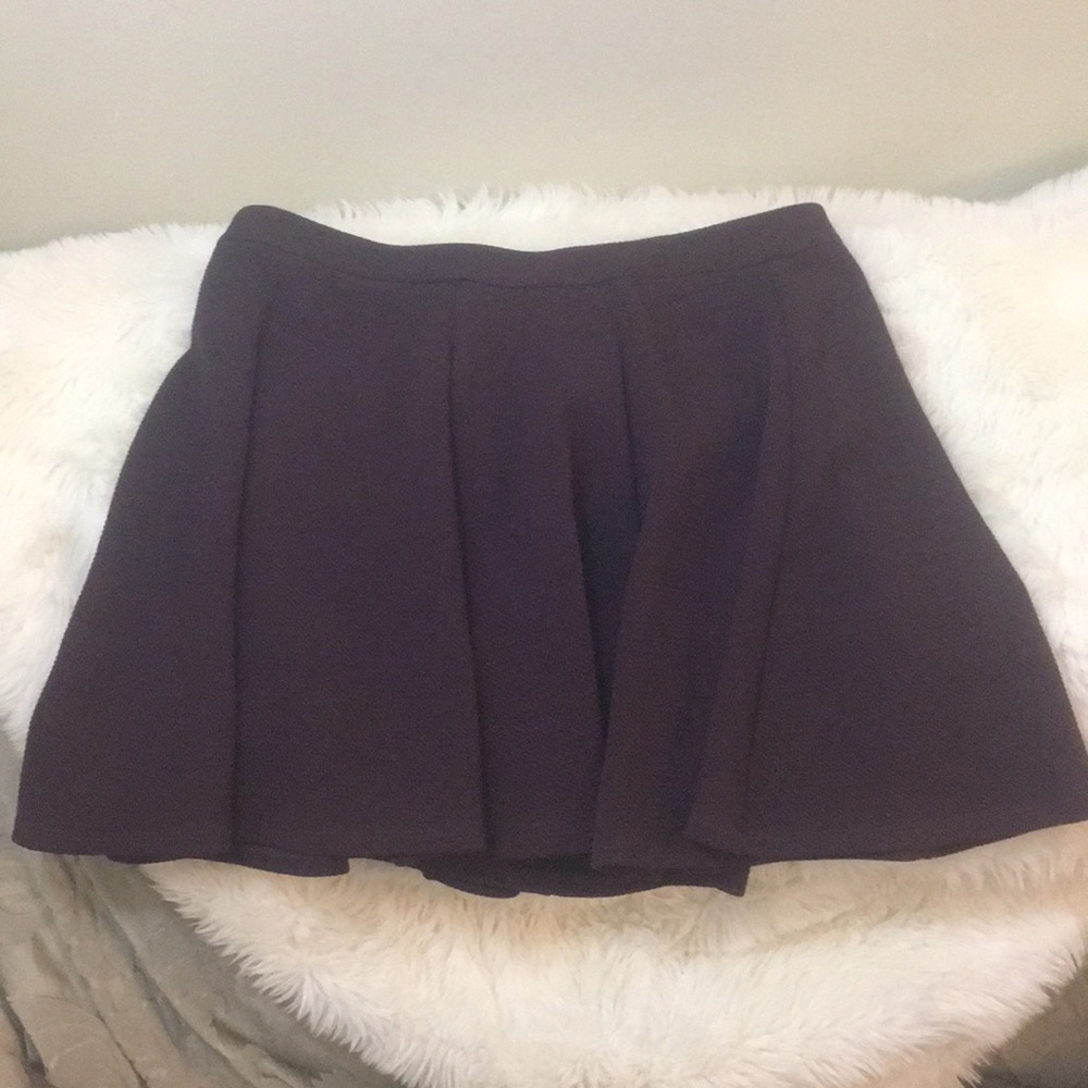 Size small Gap maroon skirt